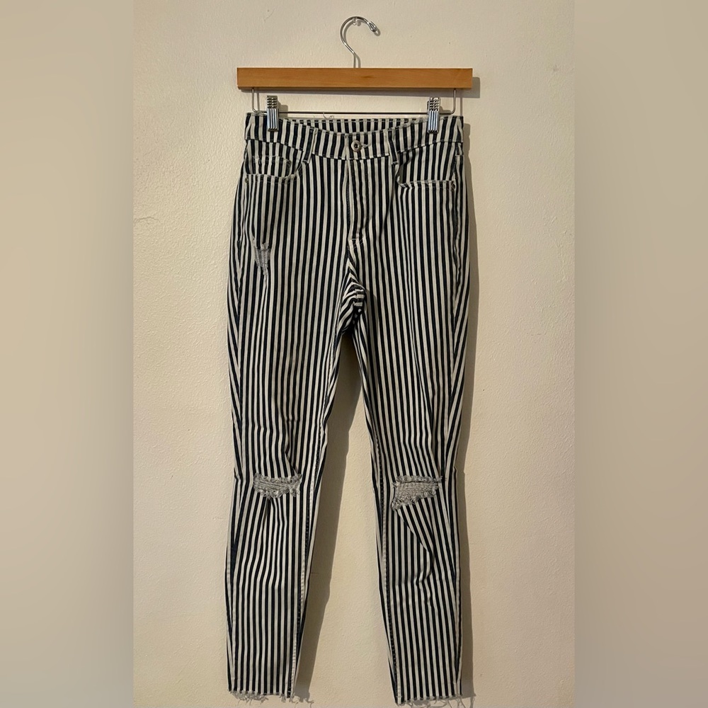 Divided H&M Navy Blue and White Striped Distressed Jeans Size 6 (runs small)